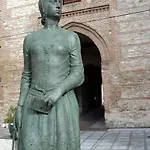 Infanta Isabel *